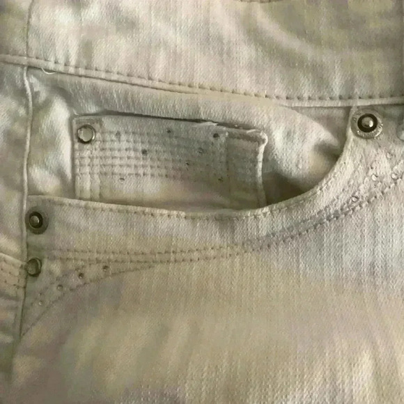 Chicos The So Slimming Collection White Capri Denim Embellished Pants Jeans XL? - Picture 11 of 11